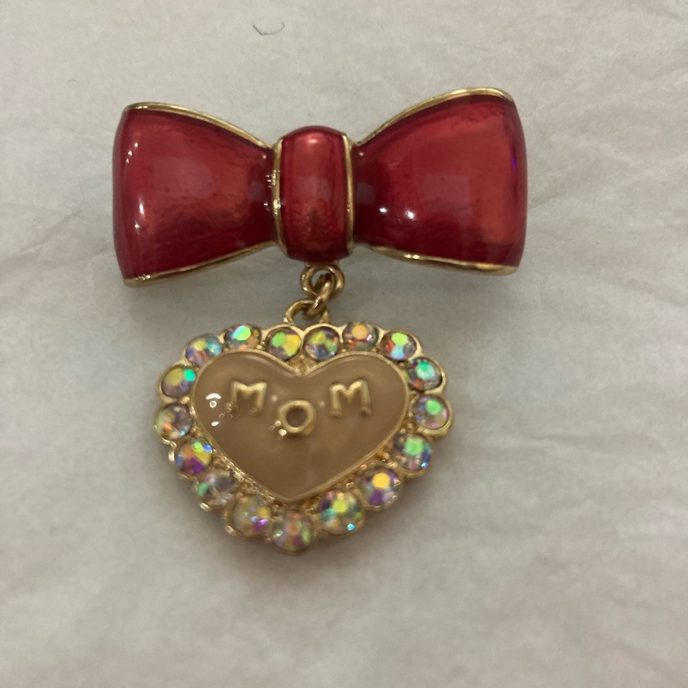 Elegant Red Bow and Gold Heart 'MOM' Brooch